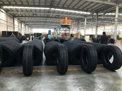 Lốp xe tải nhẹ và xe buýt 225/70R19.5 gai đường cao tốc, được thiết kế để mang lại trải nghiệm lái xe thoải mái